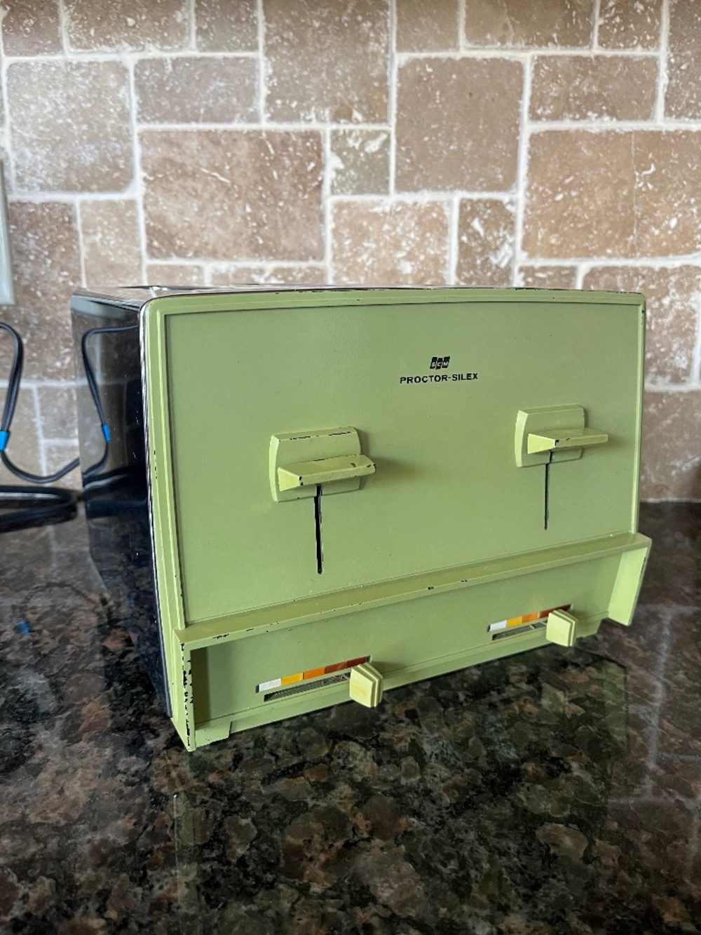 Vintage 70s Proctor Silex Avocado Green Four Slice Toaster